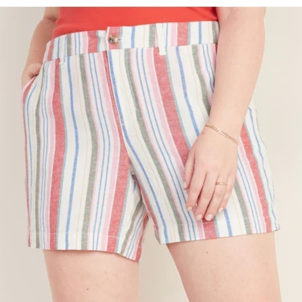 NWT Mid-Rise Plus Printed Shorts 7” inseam